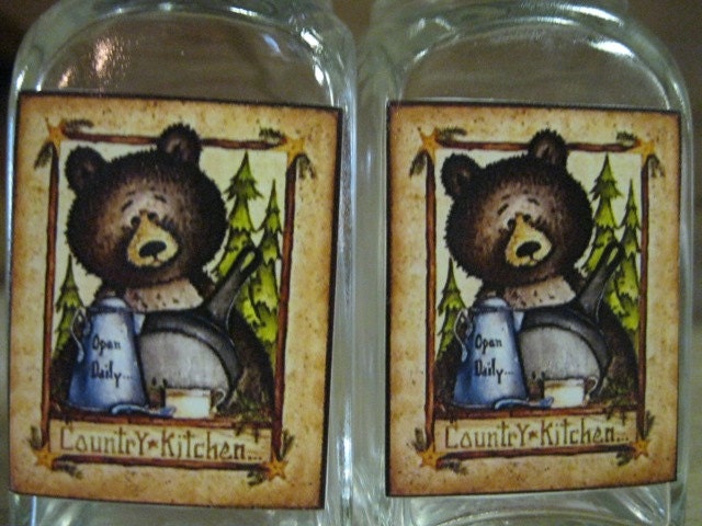 Country Kitchen Salt and Pepper Shaker set of 2 as shown