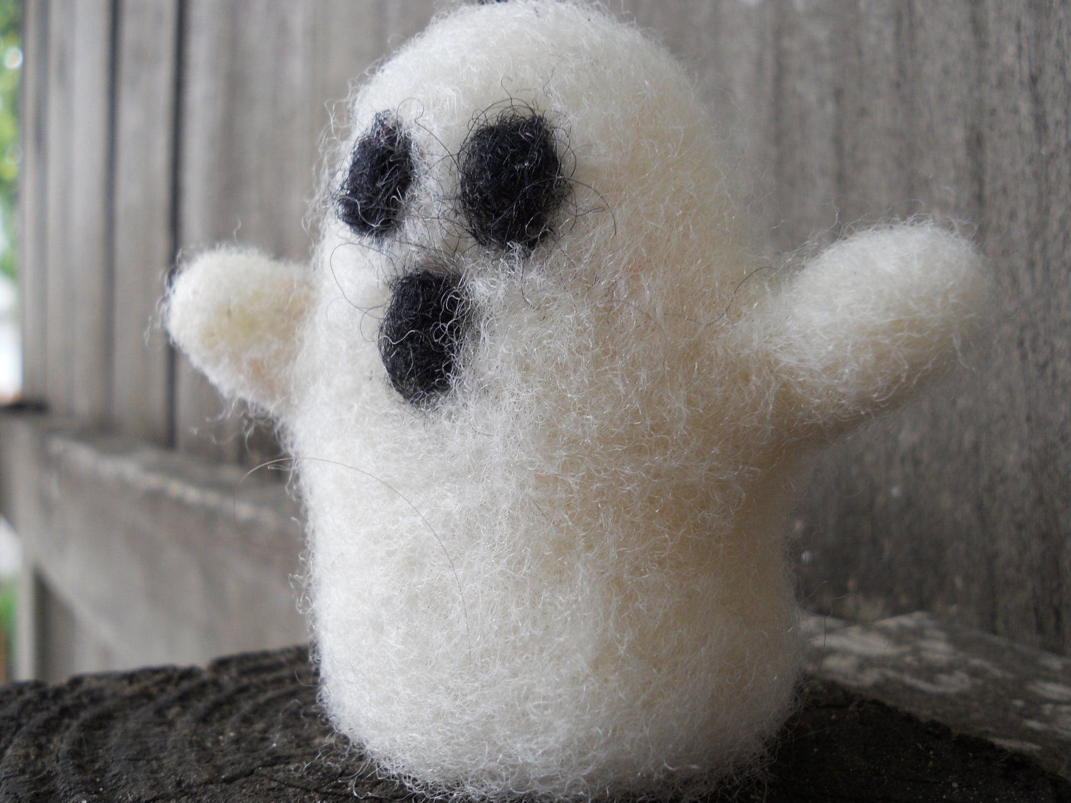 Halloween Ghost Toy / Needle Felted Ghost Figurine / Waldorf Halloween Decoration Nature Table Ornament