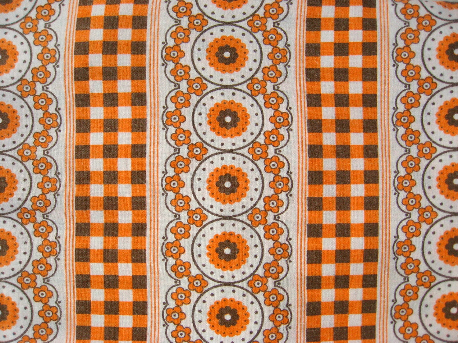 Vintage floral and gingham fabric FQ