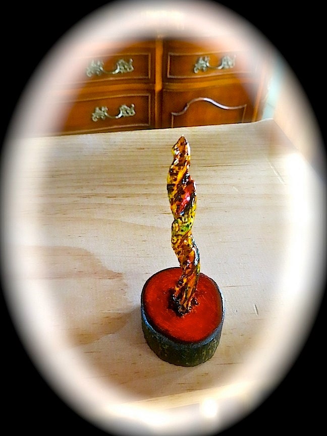 Small Spiral Altar Stand or Desk Icon
