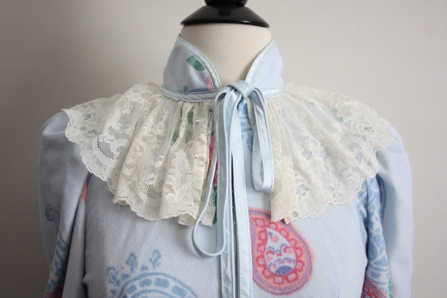 80's Vintage Oscar de la Renta for Swirl Queen Look Floral, Lace Robe. Size Small.