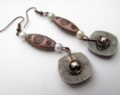 Vintage buttons earrings, shabby chic, original, handmade jewelry - Mixed media jewelry by Lespetitsbuttons on Etsy