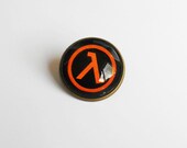 Half Life Glass Pin Badge