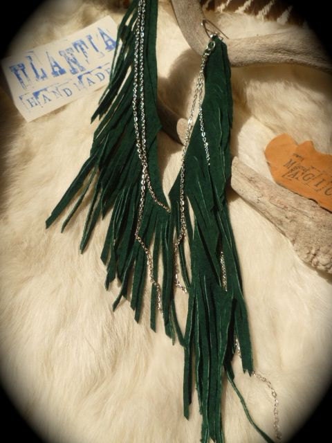 Daoine Sidhe......emerald green leather earrings