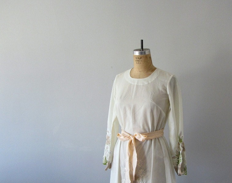 Bohemian wedding dress . ivory 70s dress . floral embroidery