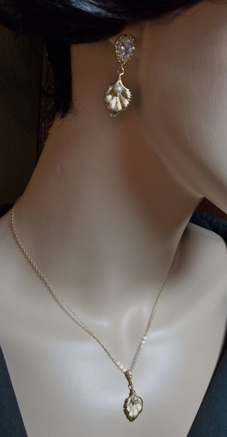 Pearl earrings - Feathers - Sparkling Gold over Sterling Cubic Zirconia posts - Bridal jewelry - bridesmaids- Elegant -