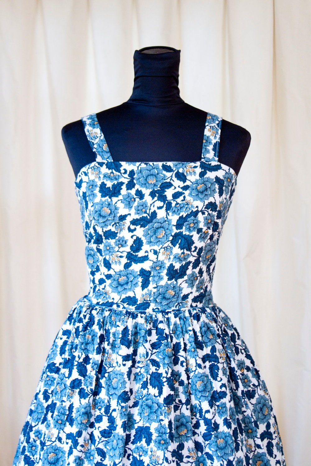 1950's Blue Chrysanthemum and Lily of the Valley Seersucker Cotton Full Skirt Sun Dress