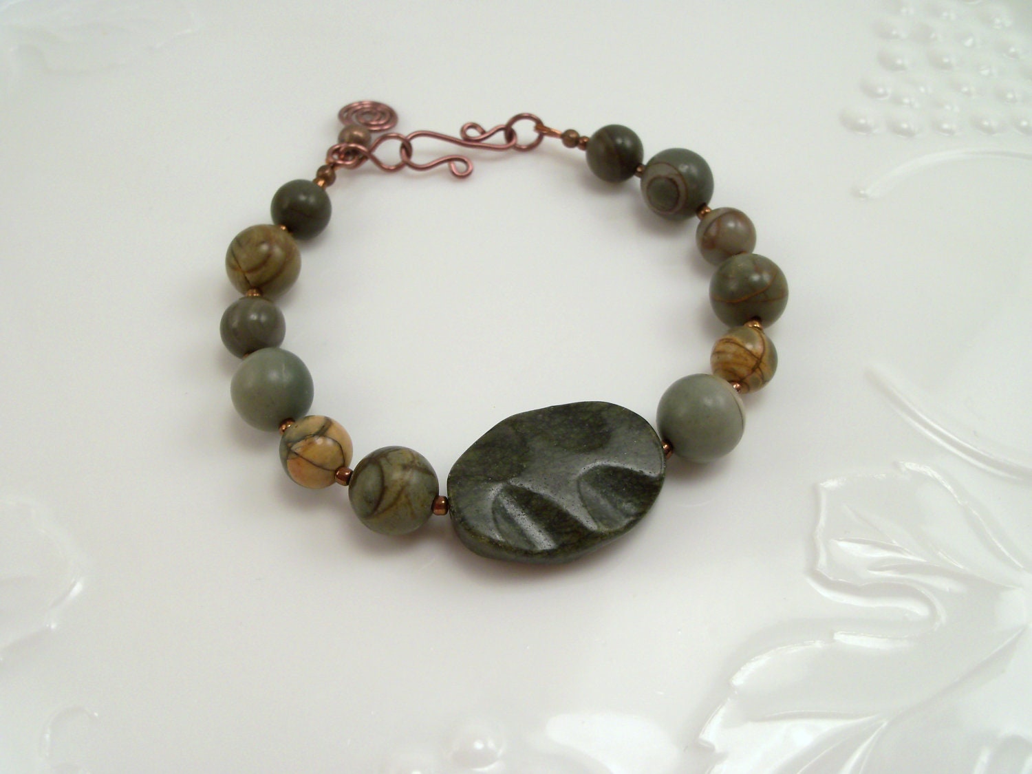 Bracelet in Green Shades of Natural Jasper Stones