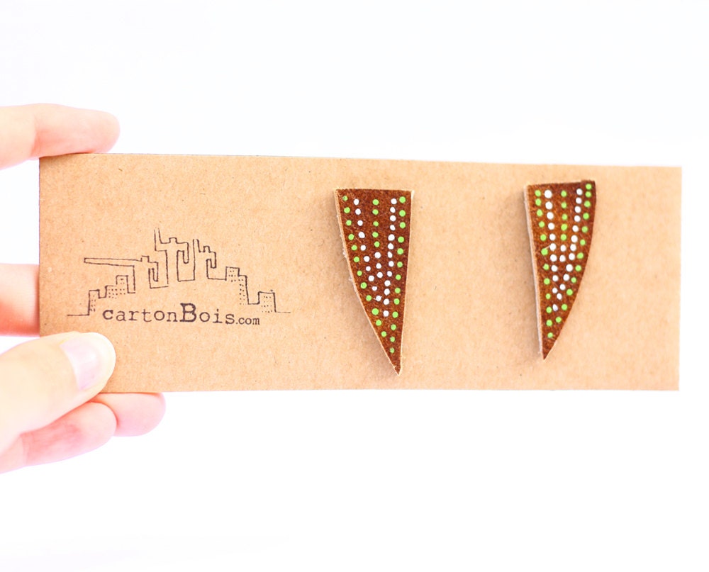 Claw primitive earrings - tribal jewelry made with leather and hand-painted