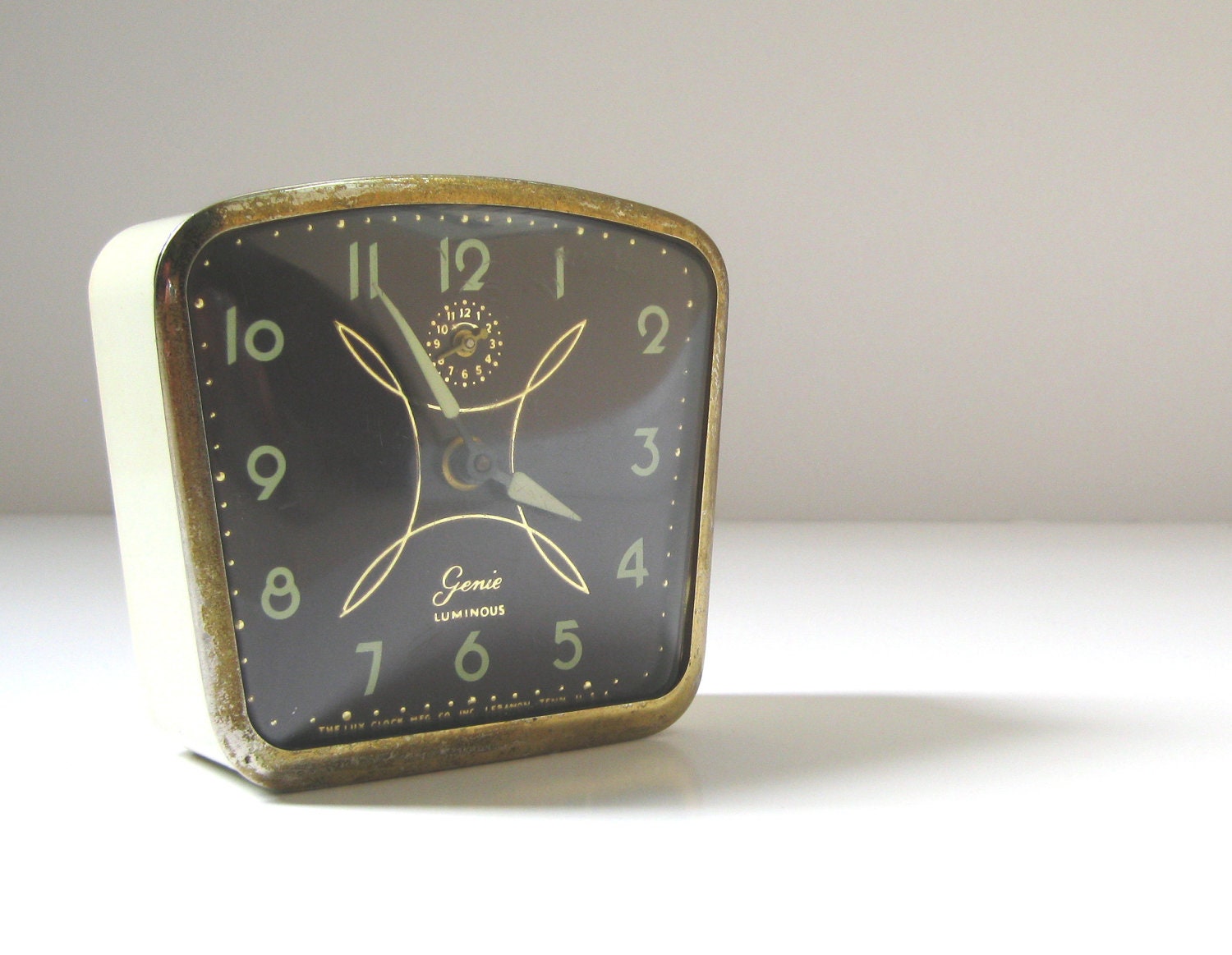 Vintage Mid Century Modern Alarm Clock, Retro Lux Genie Wind Up Model with Luminous Dial and Hands, Cottage Chic Home Decor
