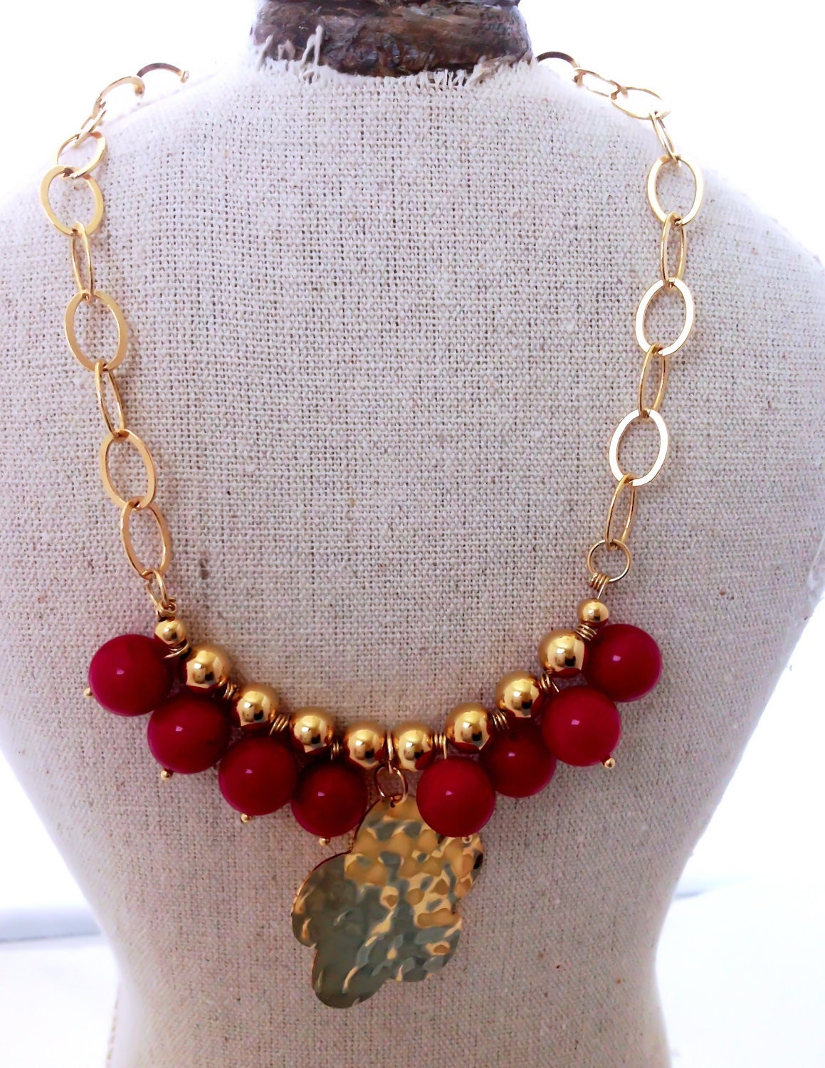 Coral Necklace. Goldfilled necklace. Red necklace. Flower necklace. Christmas necklace. Acuarela.