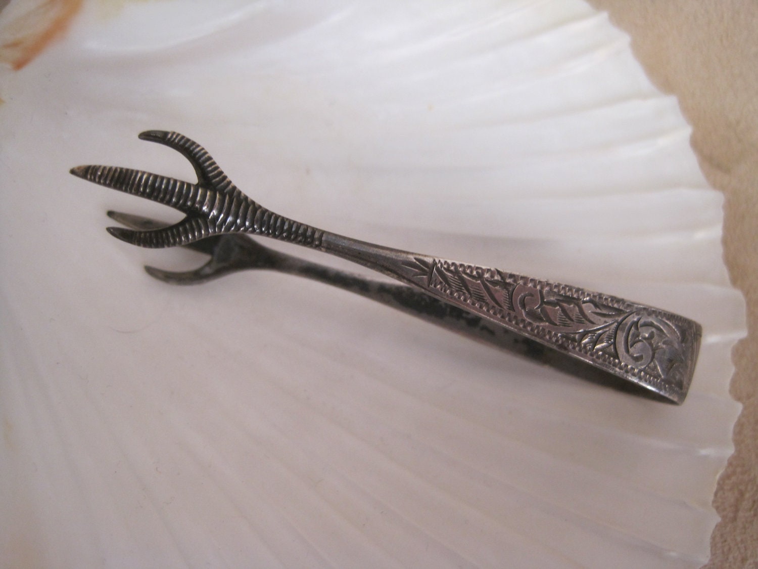 Sterling Silver Sugar Tongs Hallmarked J. Gloster Ltd. Birmingham England 1936 Floral Engraved Bird Talons