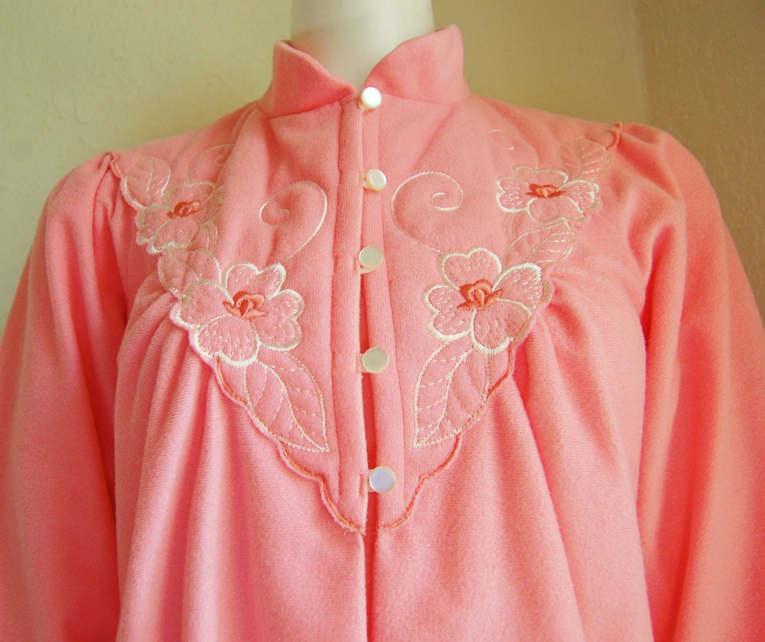 Brownstone Studio Bed Jacket Polyester 1970s Peach Small Petite