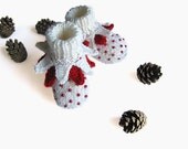 Baby booties white baby shoes hand knit baby booty handmade newborn shoes / size 0-3M