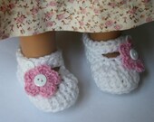 Crochet baby girl shoes slippers mary janes white with pink sparkly flower white buttons photo prop baby shower gift newborn 0-3 mon3-6 mon