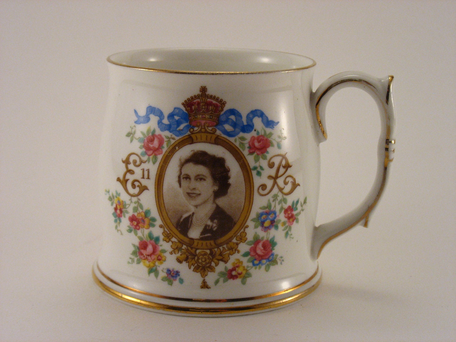 21+ Queen Elizabeth Coronation Mug 1953 Background