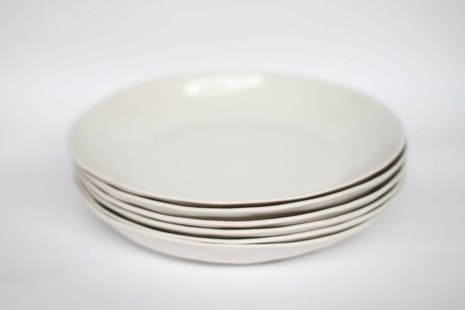 organic entree plate - porcelain (milk colour)