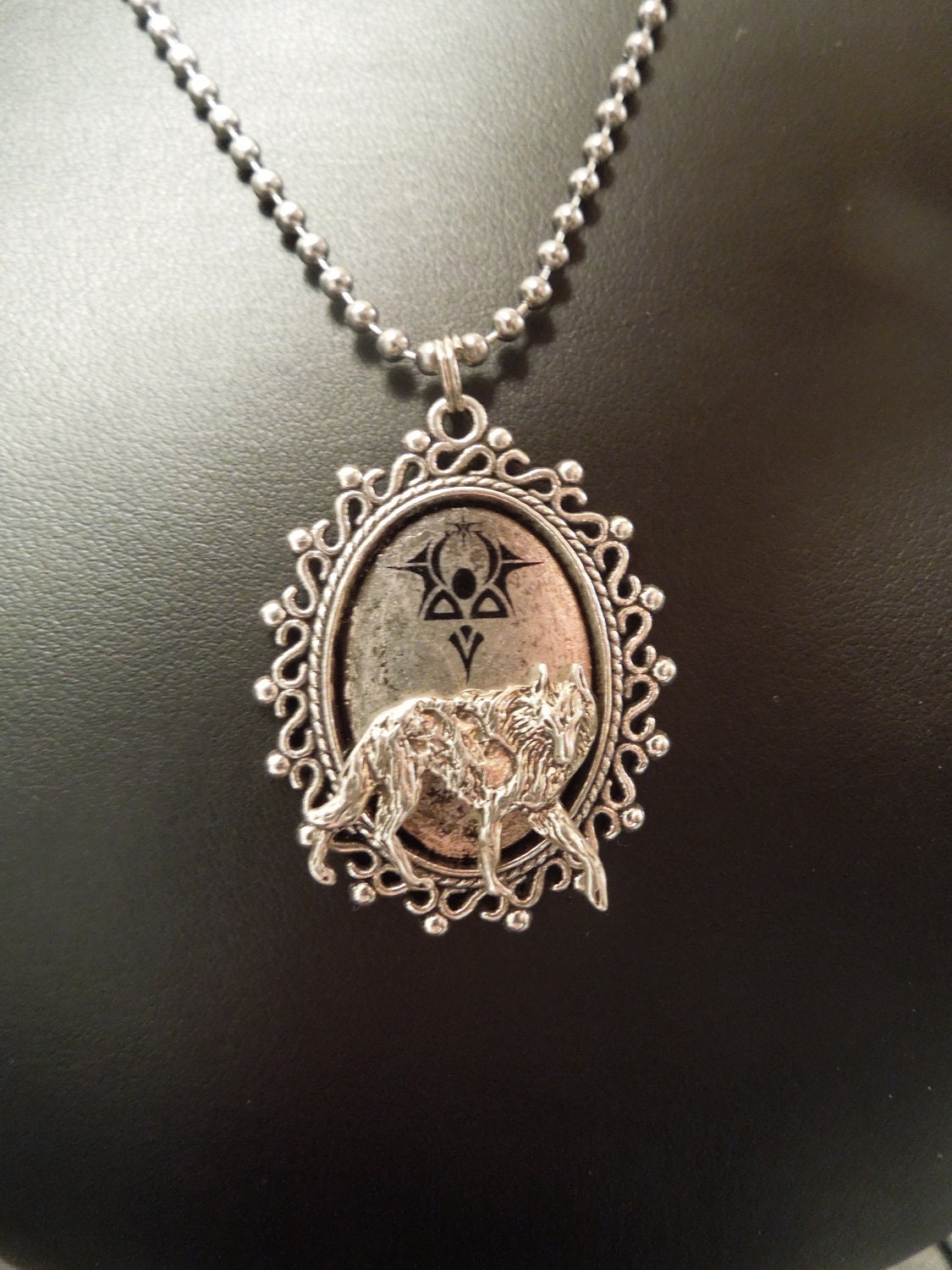 Were-Hunter - Fang's Symbol Pendant