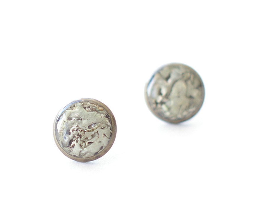 Real Lichen Stud Earring - woodland grey handmade jewelry - Hypogymnia physodes