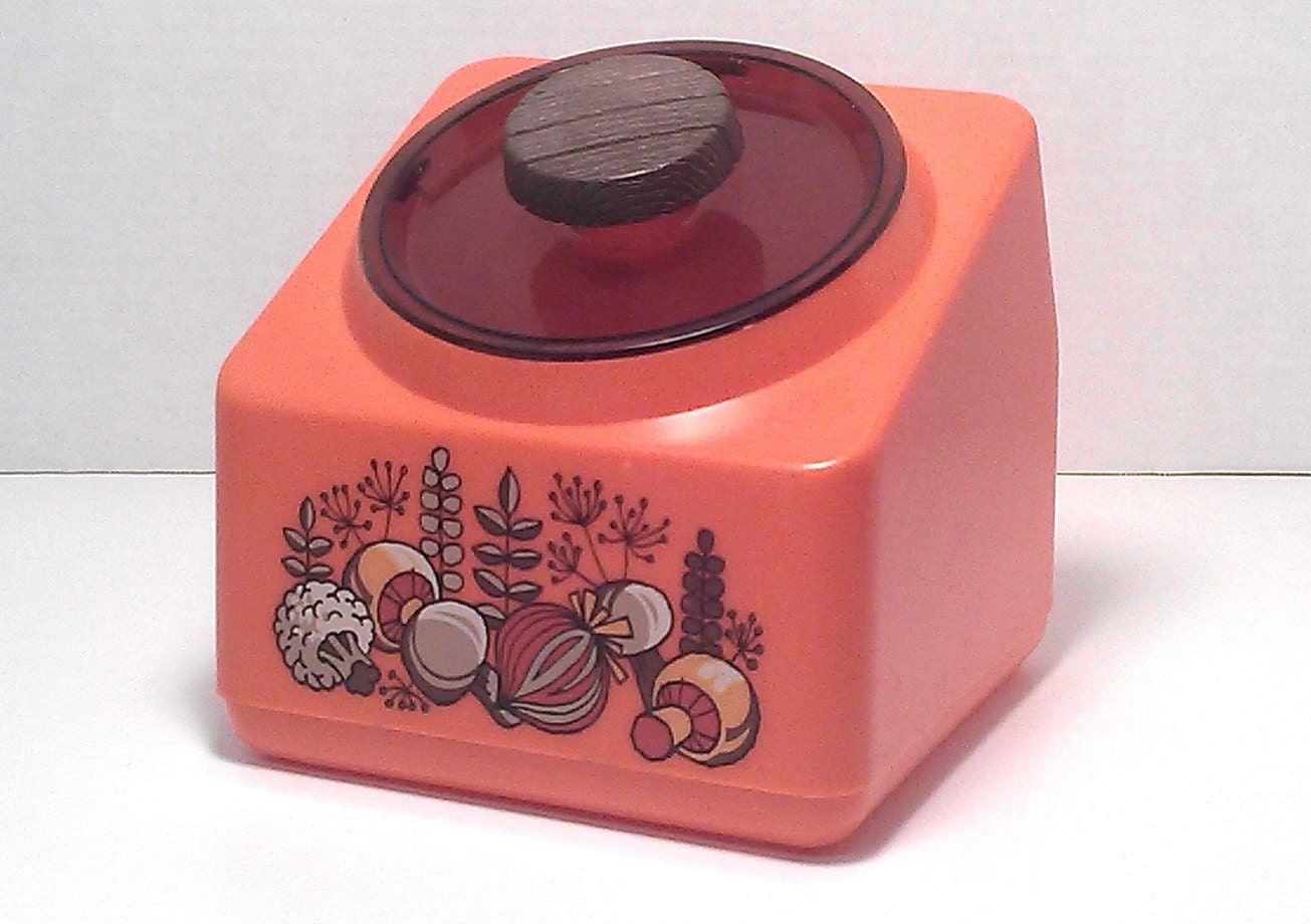 Vintage 10 Cup 2.4L Orange Rubbermaid Canister with Mushrooms and Herbs Design, 1970s