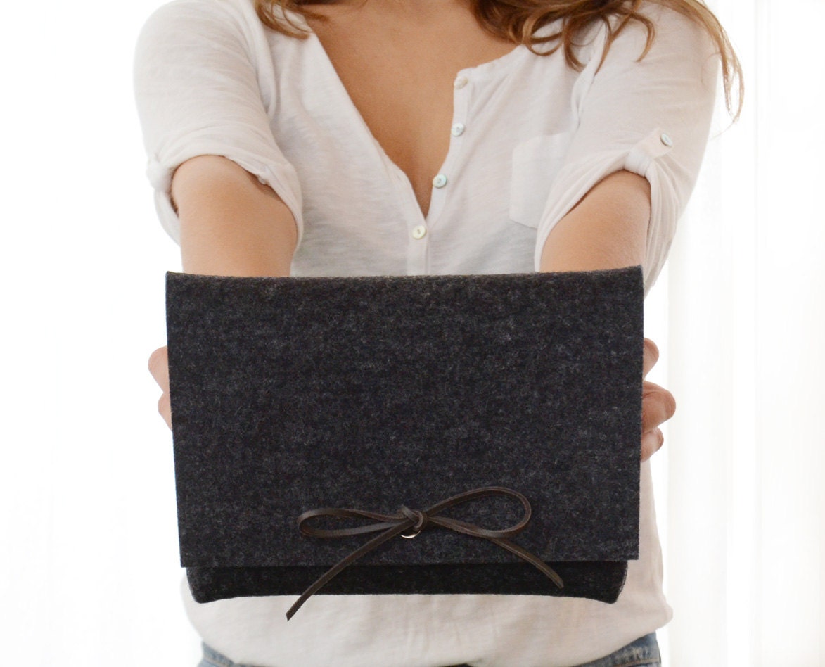 100% wool felt CLUTCH - charcoal
