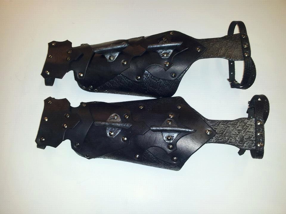 Dragon Rider Leather Armor Gauntlets
