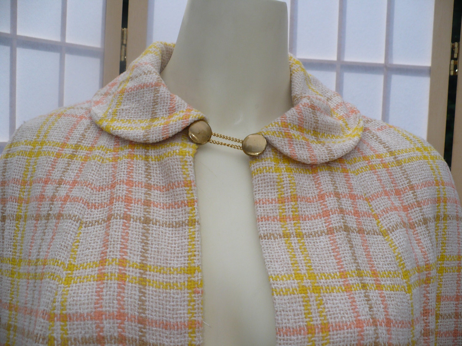 vintage cape/ 1960s coat/ outerwear/ vintage swing cape/ a cool cape for a cool night/ vintage plaid/poncho effect/ british style cape