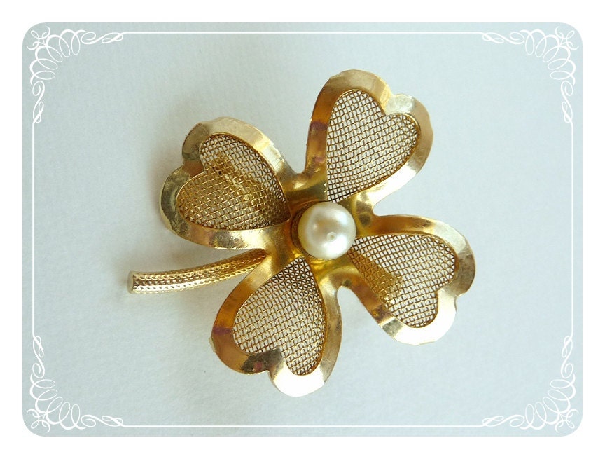 Coro Shamrock Brooch - Vintage Signed Pin 2894ag-012312000