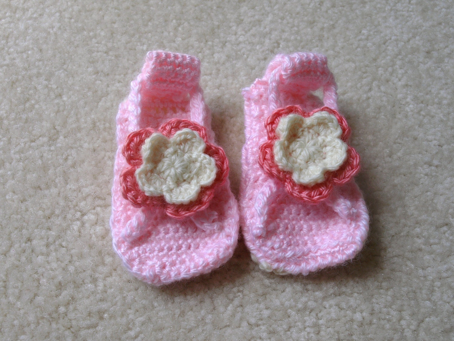 pink and white crocheted baby sandals- baby girl accessories- flower sandals