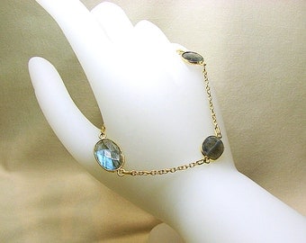 Labradorite gemstone bracelet  Blue green beaded gold chain bracelet  Layering bracelet  Gemstone jewelry  Beaded jewelry Mothers Day