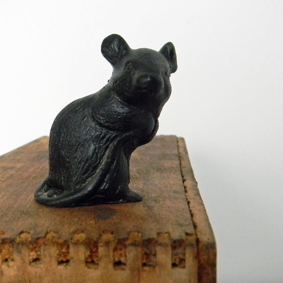 Cutest Hand Carved Mouse Pressurized Coal Vintage by kokuun