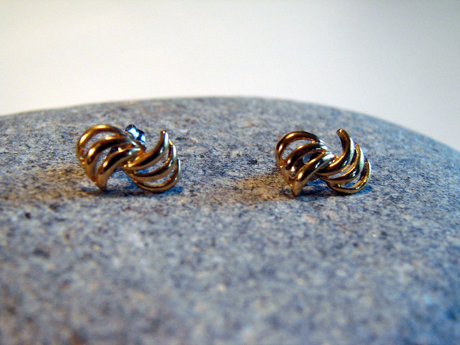 SALE Pretty Vintage Golden Swirl Post Earrings