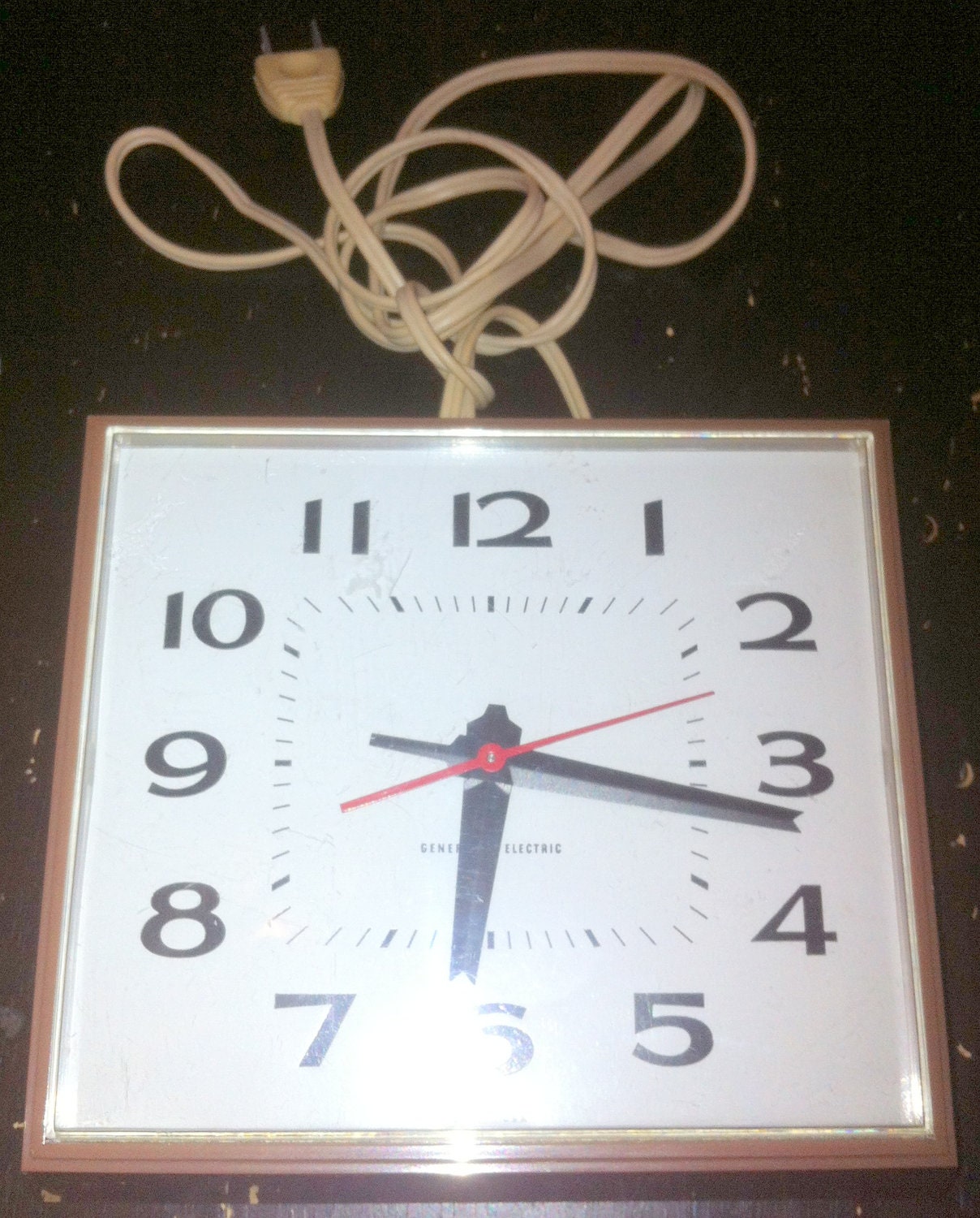 Vintage 1960S Model 2145 GE Wall CLOCK Brown 60S Volts 115 Dated between 1962 - 1967
