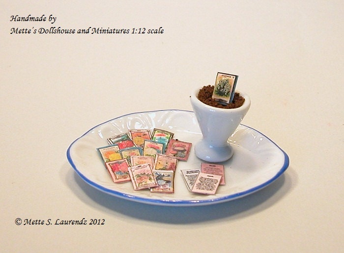 Dollhouse Garden miniature -  'Mixed Flowers' - 16 different seed packets - 16 pcs. - 1/12 scale  (SP2)