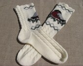 Hand knit socks with nesting bird design in ecru color