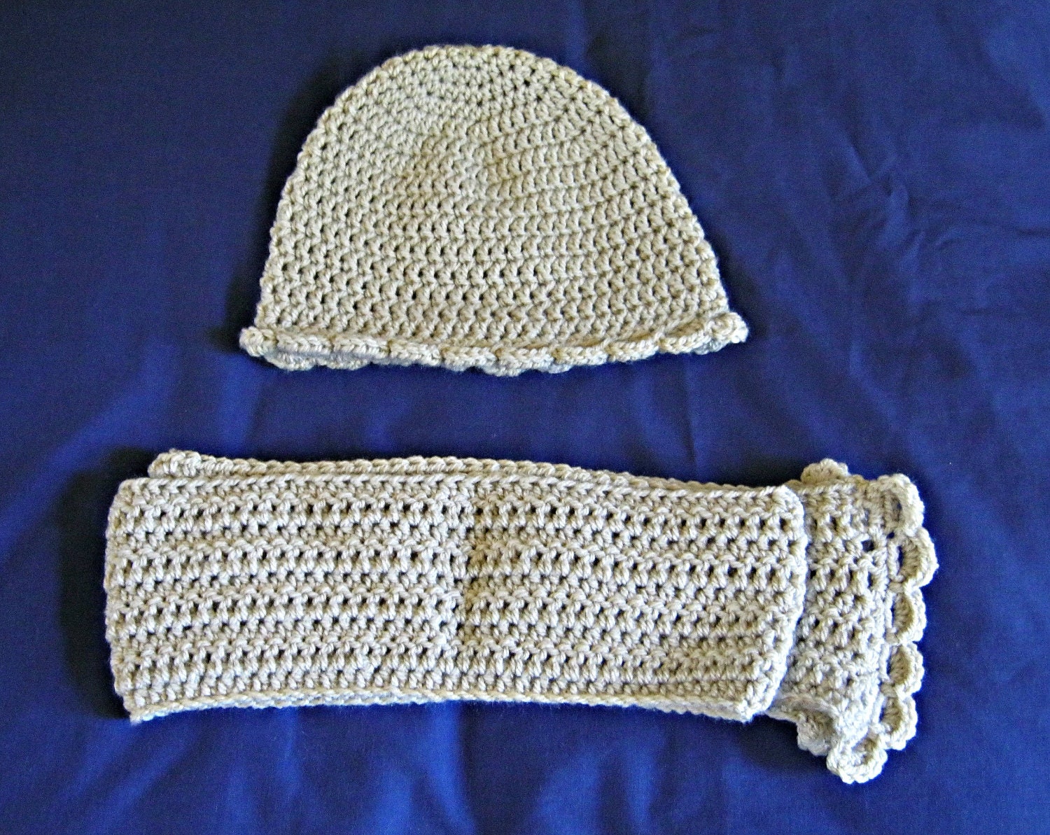 Crocheted hat and scarf set for women in natural parchment