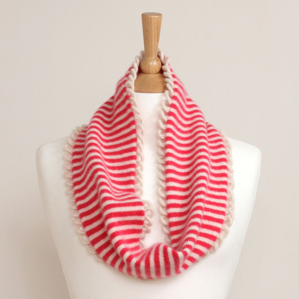 Childs kids 100% pure cashmere raspberry pink and cream striped infinity scarf with cream scalloped edge
