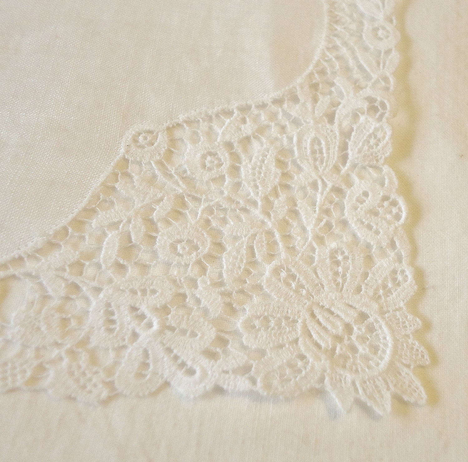 White lace edge handkerchief vintage - PINKYSOFSARATOGA