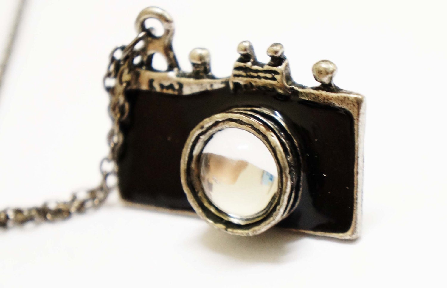 Unique Black Camera Pendant Necklace - Vintage style