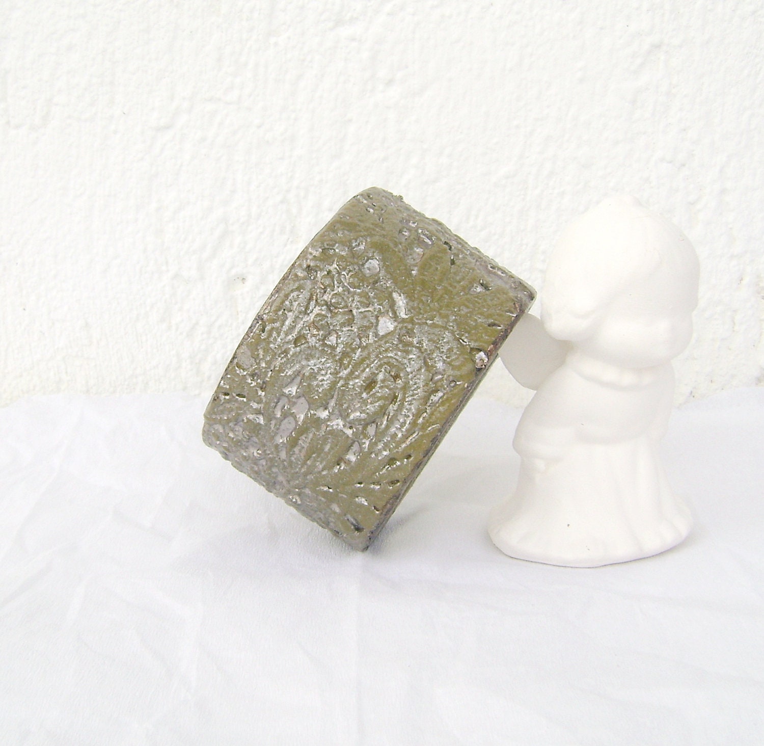 Woodland Green Olive  Wooden Lace  Bracelet Bangle Cuff / Autumn Fall Winter Fashion