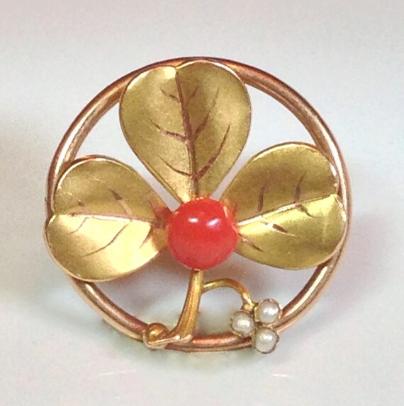 18k ANTIQUE CORAL BROOCH - Solid Yellow Gold - White Seed Pearls - Etched Clover Leaf/Circle Design - Natural Gemstone - Victorian C Clasp