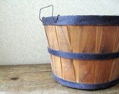 Vintage wooden bushel basket // Vintage orchard basket - RosyBluVintage