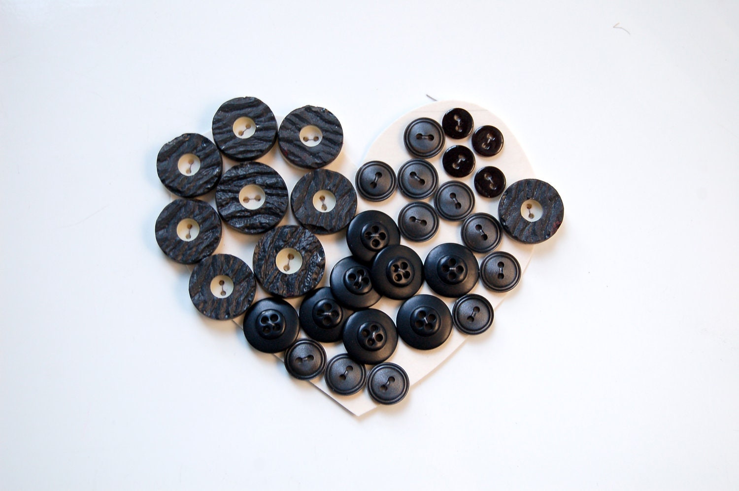 Vintage plastic black buttons - Silkheaven