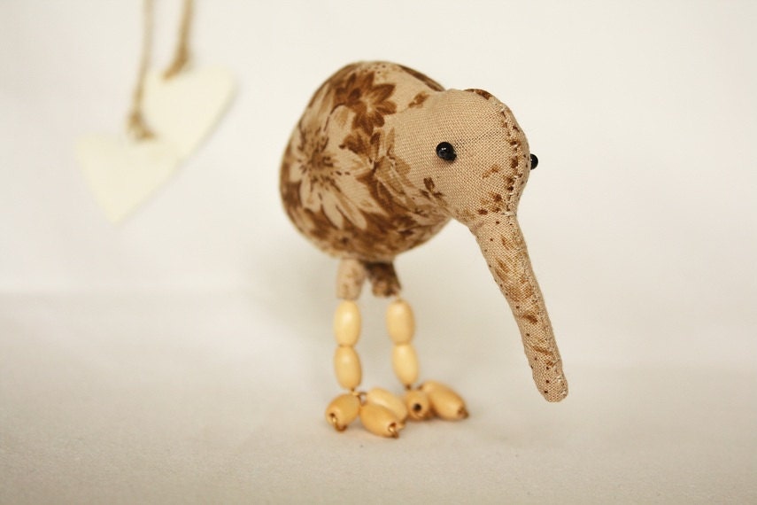 Rustic woodlands kiwi bird cake topper for your wedding or party - HoughlingsHeartmade