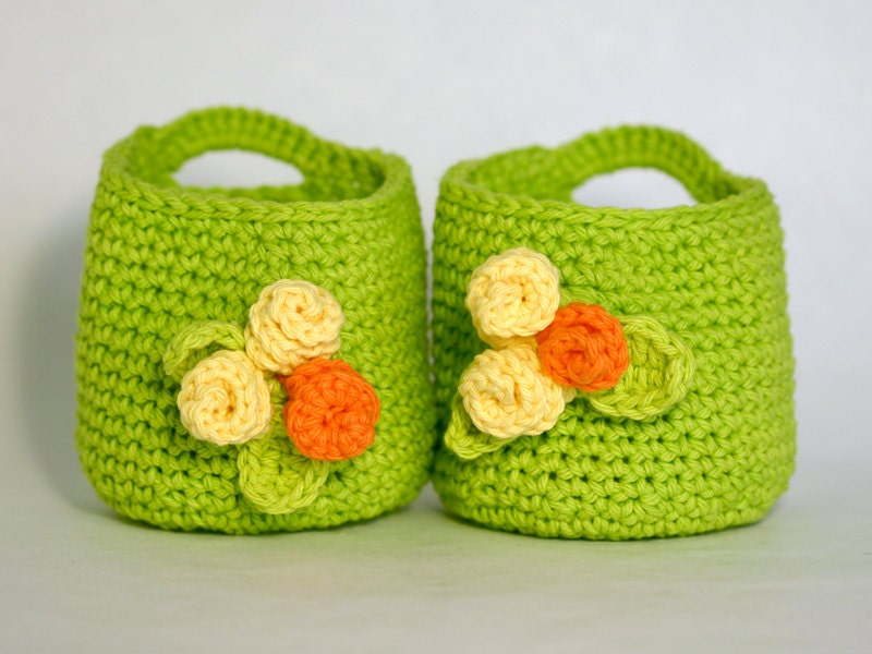 Crochet Bright Green Basket with Makeup Remover Pads Wash Clothes - GetTangled