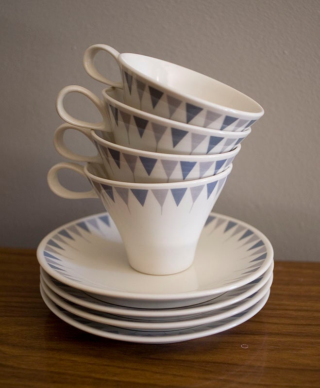 Ben Seibel Impromtu by Iroquois Pyramids set of 4 cups and plates mid century