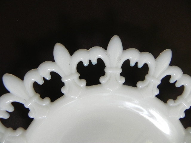 Westmoreland Milk Glass Plate Fleur De Lis Pattern