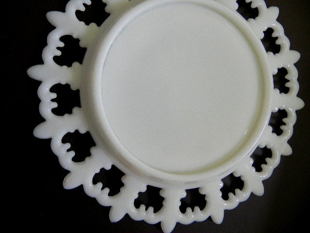 Westmoreland Milk Glass Plate Fleur De Lis Pattern
