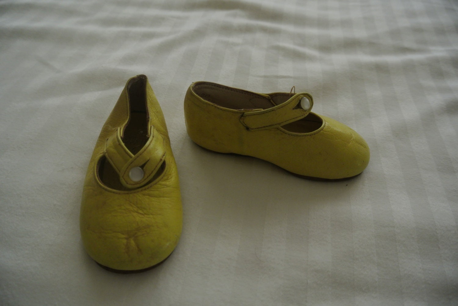 Vintage yellow baby deer shoe - BohemianCrhapsody