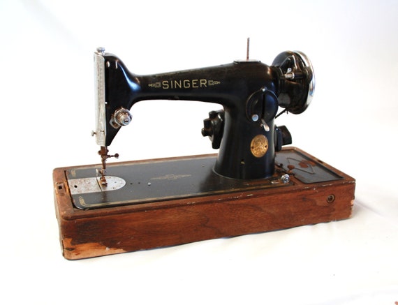 SINGER SEWING MACHINE 20s 30s Black Gold ornate by lavibohemme